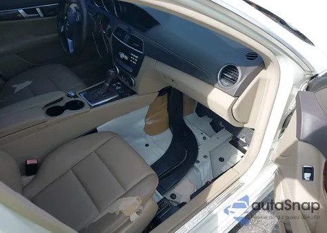 2012 Mercedes-Benz C 250 Luxury/Sport из США, поврежденный, VIN WDDGF4HB3CA638628